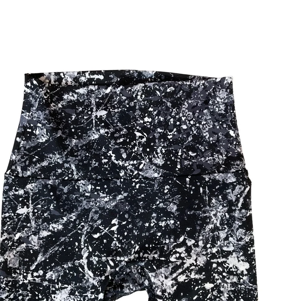K-Deer Splatter Capri leggings size Small